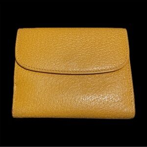 Authentic vintage Gucci tan bifold wallet | women’s and men’s designer